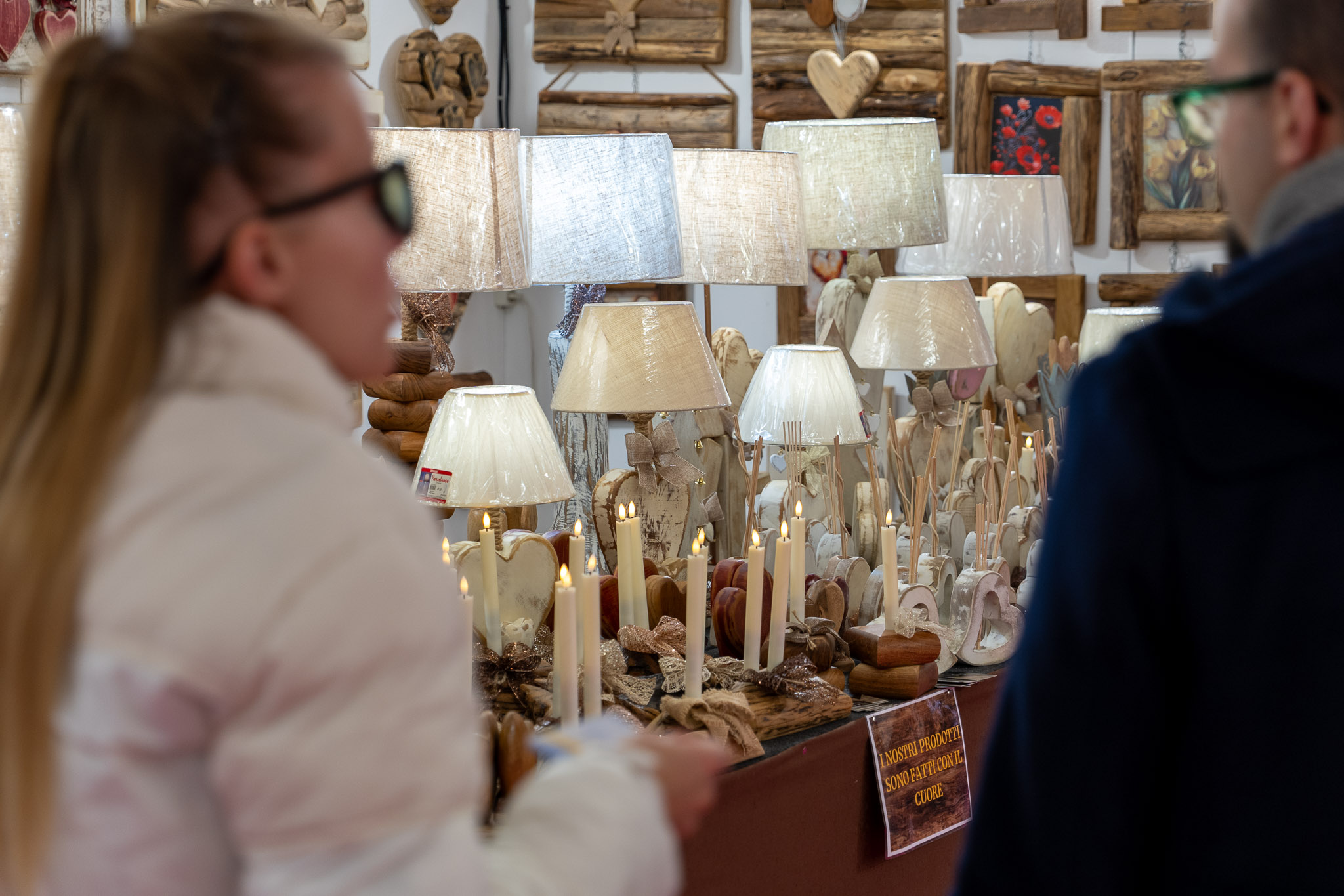 Arredamont 2025 stand di prodotti in legno fatti a mano e realizzati con il cuore