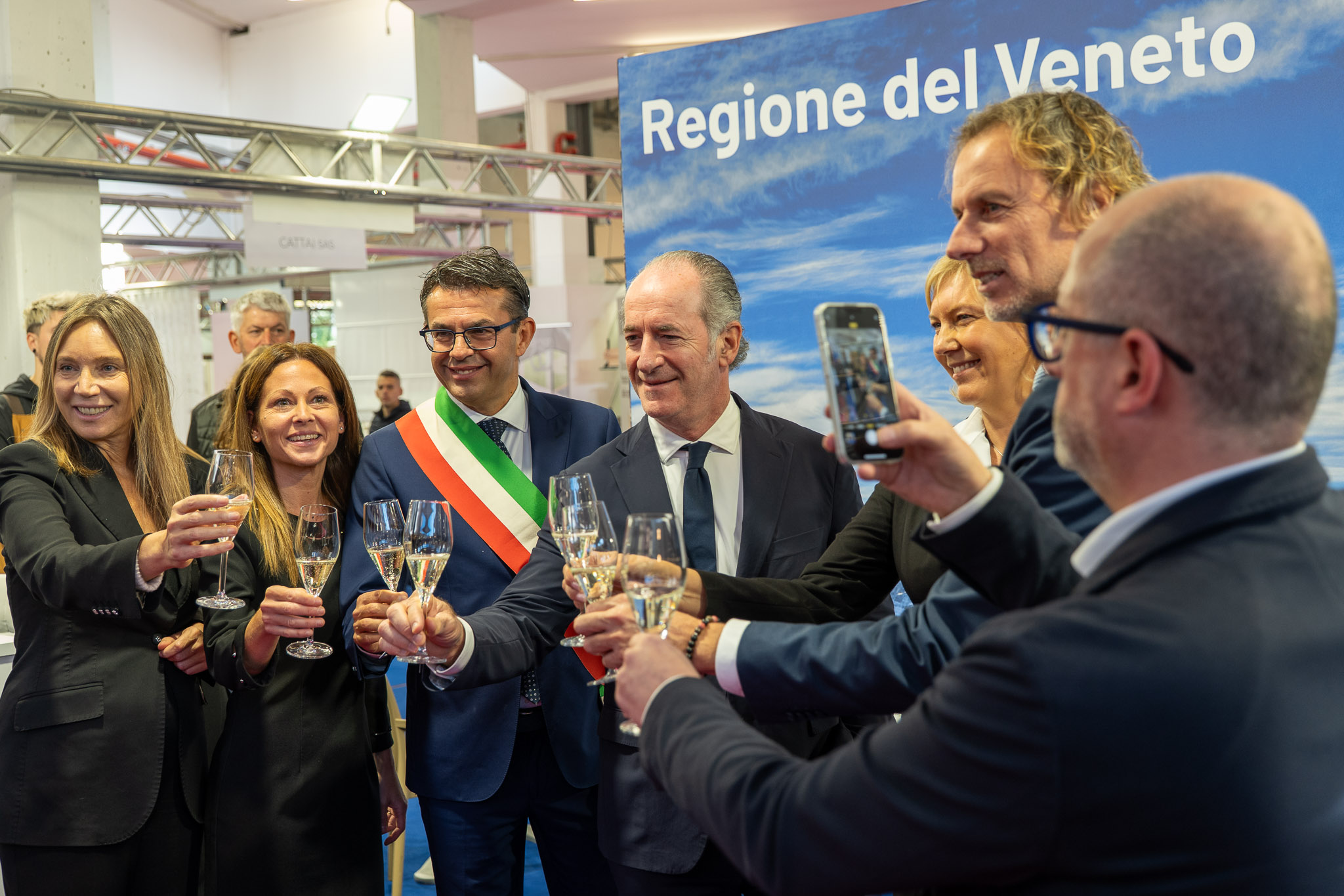 inaugurazione arredamont stand regione veneto e villaggio dell'artigianato di confartigianato imprese veneto